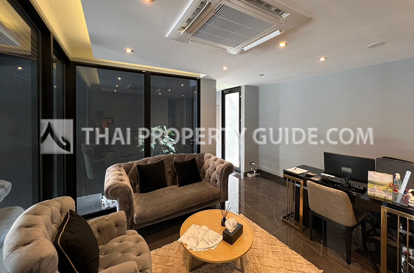 House with Private Pool in Srinakarin 